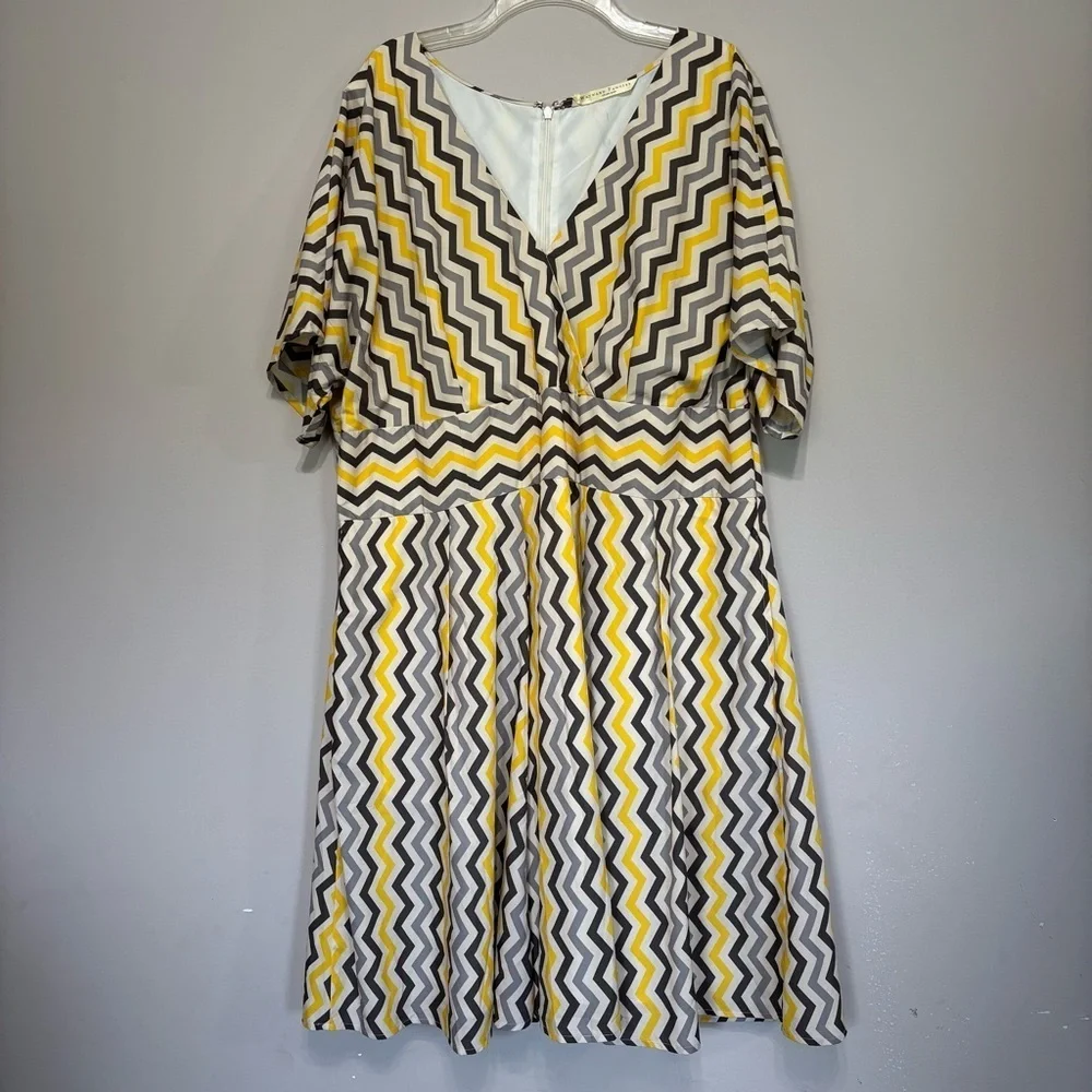 Chevron print‎ crepe banded empire dress